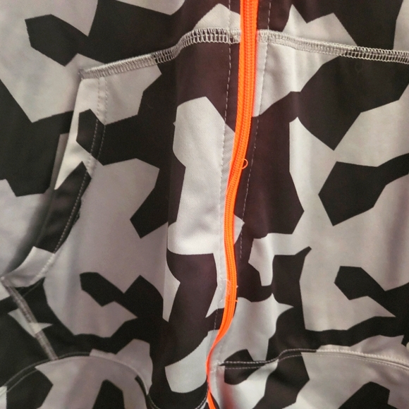 XERSION GRAY BLACK AND ORANGE CAMO FULL ZIP HOODIE-SIZE XL- UNISEX - Picture 4 of 7